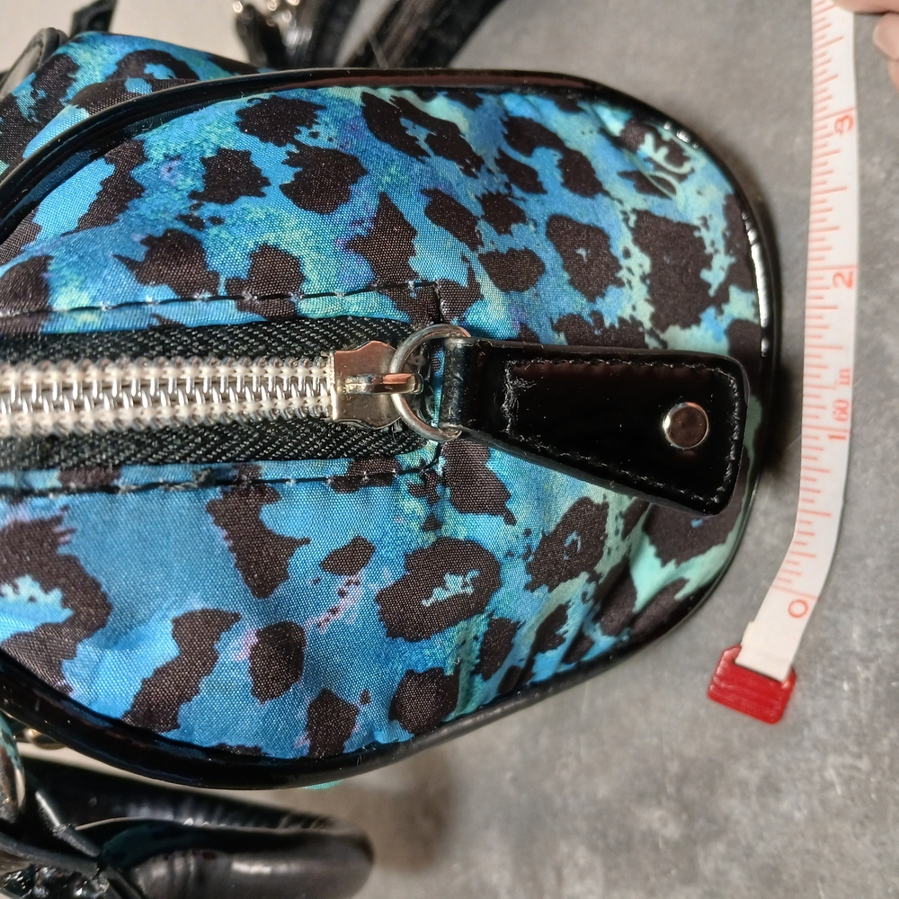 Betsey Johnson Blue Leopard Mini Messenger Roll Bag Glossy Finish & Bow - Picture 11 of 11
